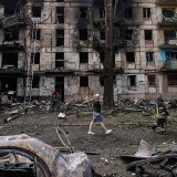 Au moins trois personnes ont été tuées et 25 autres blessées lors d'un tir de missile russe sur un immeuble de cinq étages dans la ville de Kryviy Rih, dans la région de Dnipropetrovsk, en Ukraine, selon le maire Oleksandr Vilkul.